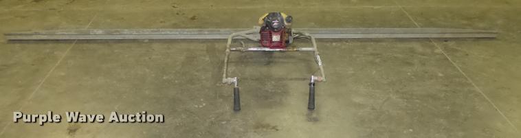 image for item CA9340 Vibratory concrete screed