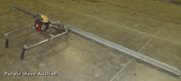 image for item CA9340 Vibratory concrete screed