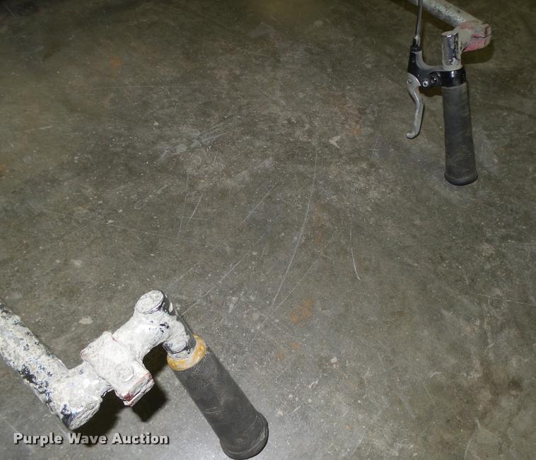 image for item CA9340 Vibratory concrete screed