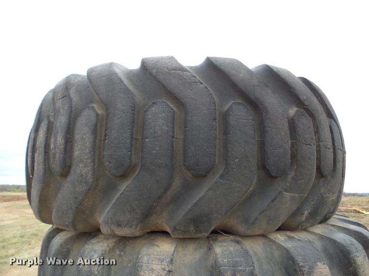 image for item DA2994 (4) 23.5-25 tires