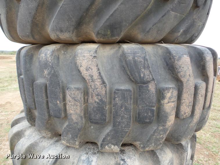 image for item DA2994 (4) 23.5-25 tires