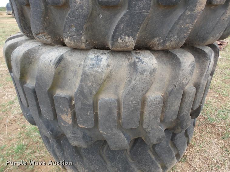 image for item DA2994 (4) 23.5-25 tires