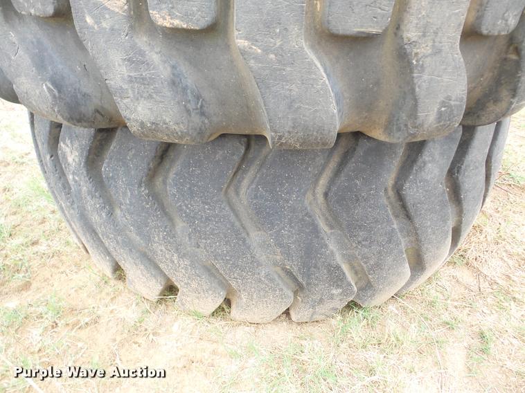 image for item DA2994 (4) 23.5-25 tires
