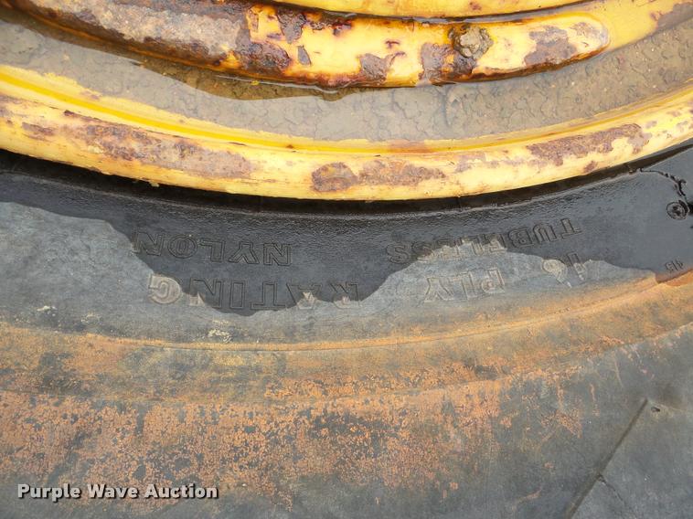 image for item DA2994 (4) 23.5-25 tires