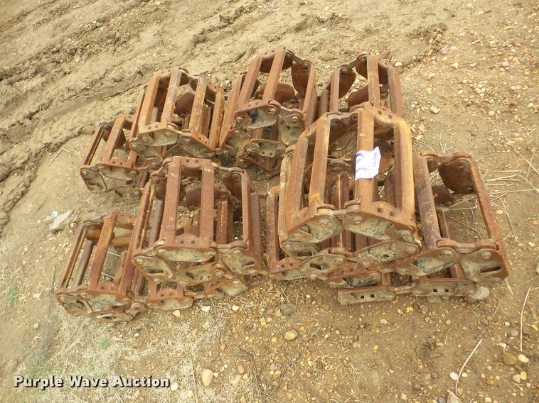 image for item DA2996 John Deere 332 tracks