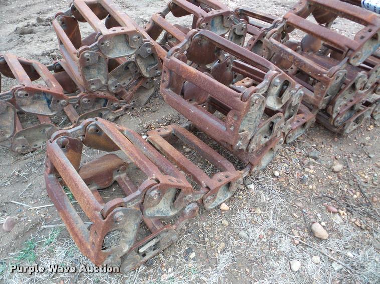 image for item DA2996 John Deere 332 tracks