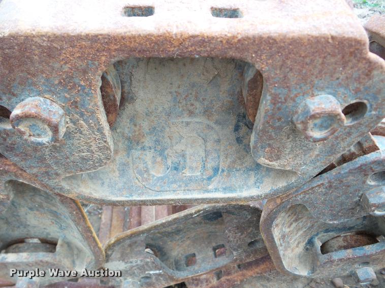 image for item DA2996 John Deere 332 tracks