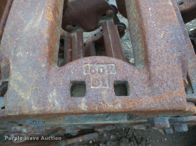 image for item DA2996 John Deere 332 tracks