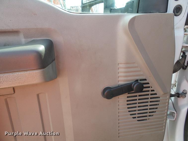image for item DA3778 2008 Ford F550 Super Duty service truck with crane