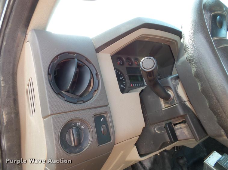 image for item DA3778 2008 Ford F550 Super Duty service truck with crane