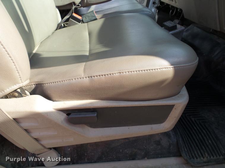 image for item DA3778 2008 Ford F550 Super Duty service truck with crane