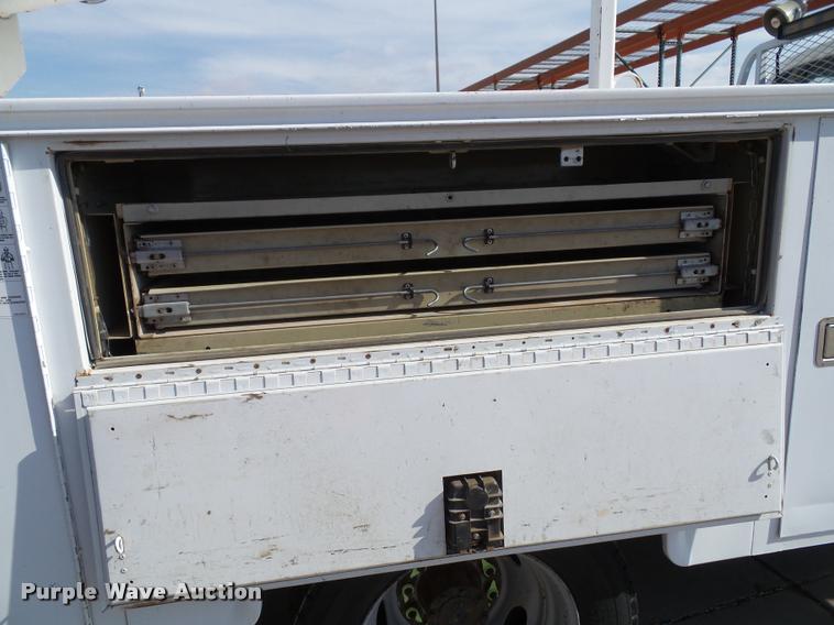 image for item DA3778 2008 Ford F550 Super Duty service truck with crane