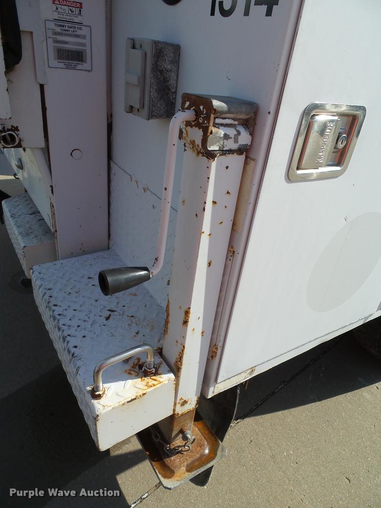 image for item DA3778 2008 Ford F550 Super Duty service truck with crane