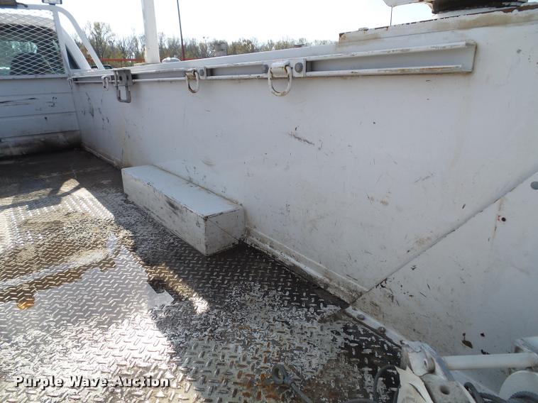 image for item DA3778 2008 Ford F550 Super Duty service truck with crane