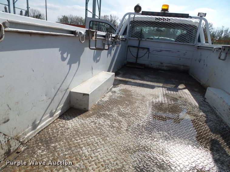 image for item DA3778 2008 Ford F550 Super Duty service truck with crane