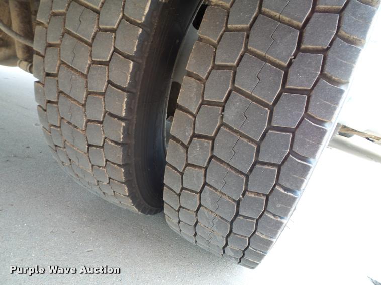 image for item DA3778 2008 Ford F550 Super Duty service truck with crane