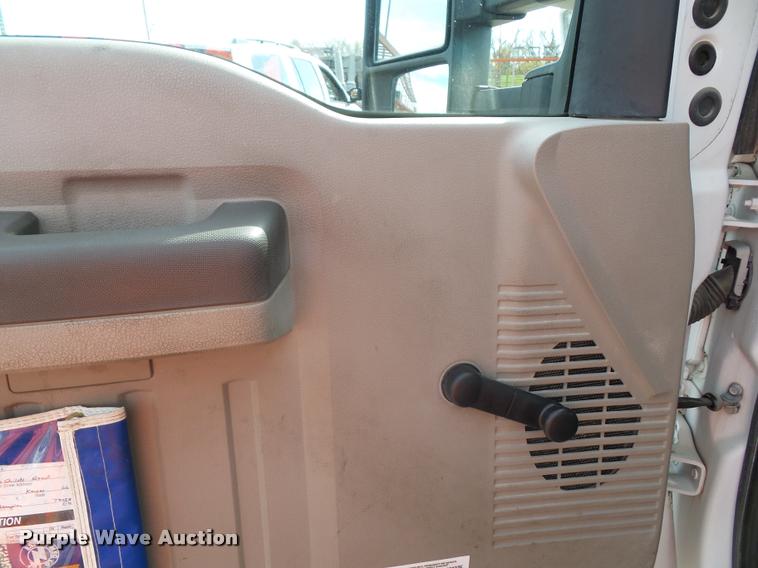 image for item DA3779 2008 Ford F550 Super Duty XL service truck with crane