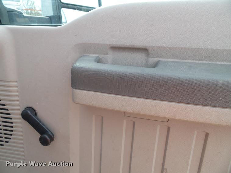 image for item DA3779 2008 Ford F550 Super Duty XL service truck with crane