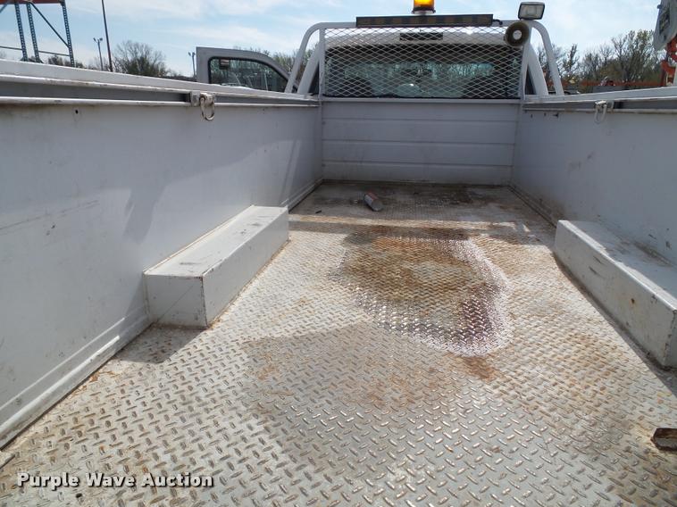 image for item DA3779 2008 Ford F550 Super Duty XL service truck with crane