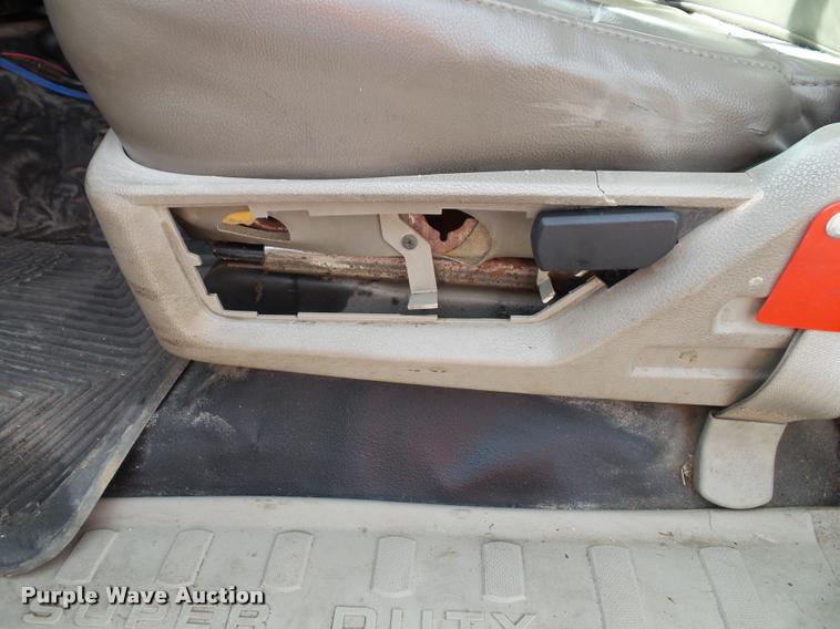 image for item DA3781 2008 Ford F550 Super Duty XL service truck with crane