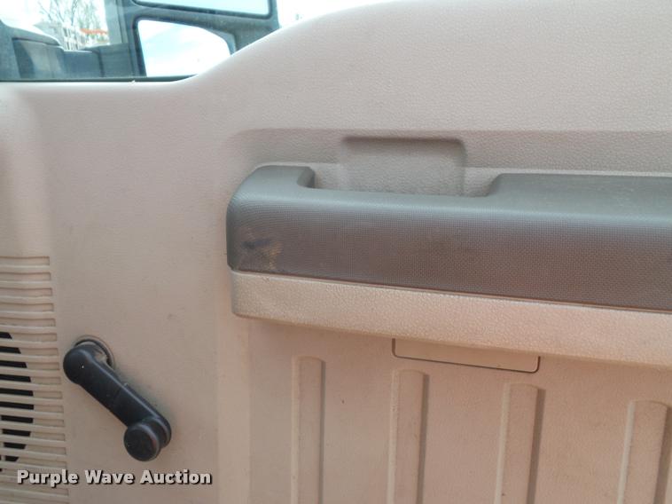 image for item DA3781 2008 Ford F550 Super Duty XL service truck with crane