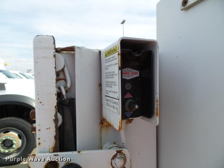 image for item DA3781 2008 Ford F550 Super Duty XL service truck with crane