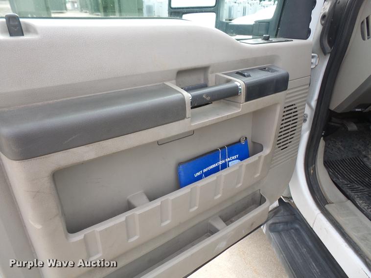 image for item DA3806 2008 Ford F550 service truck with crane