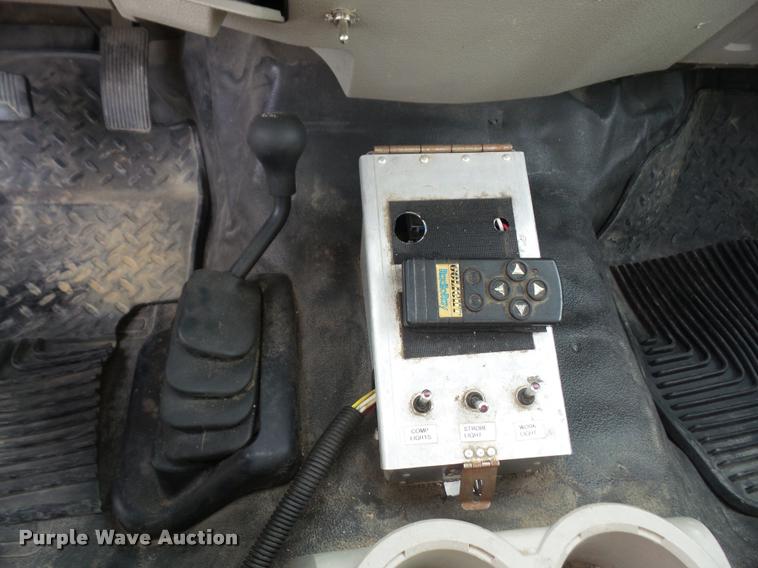 image for item DA3806 2008 Ford F550 service truck with crane