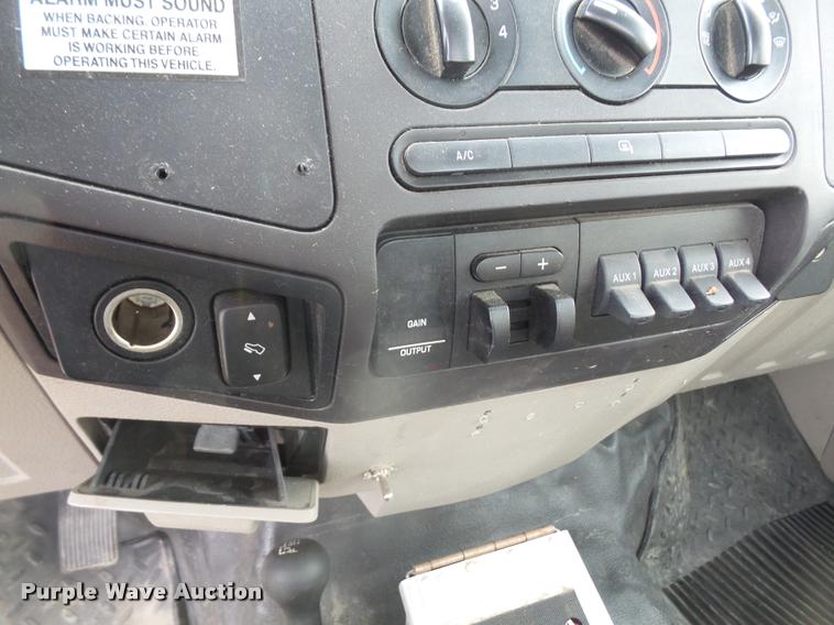 image for item DA3806 2008 Ford F550 service truck with crane