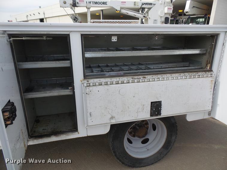 image for item DA3806 2008 Ford F550 service truck with crane