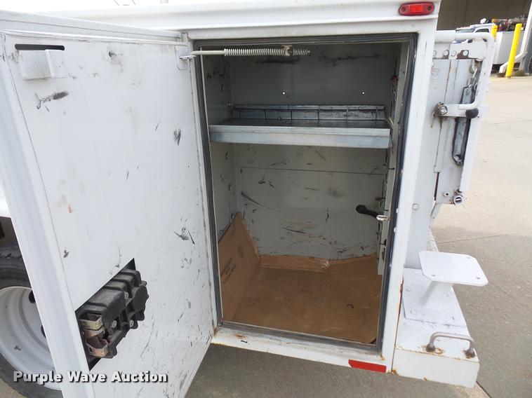 image for item DA3806 2008 Ford F550 service truck with crane