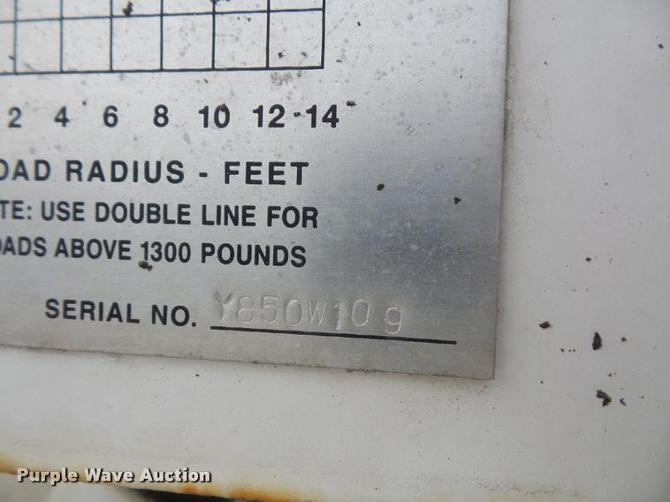 image for item DA3806 2008 Ford F550 service truck with crane