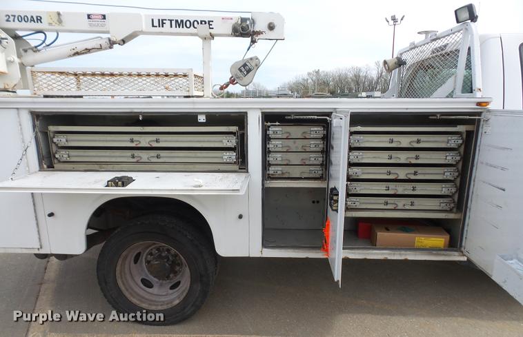 image for item DA3806 2008 Ford F550 service truck with crane