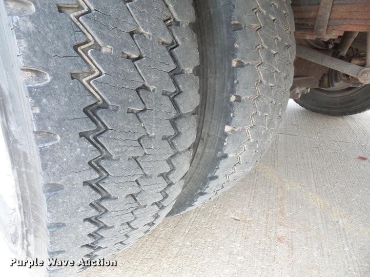 image for item DA3806 2008 Ford F550 service truck with crane