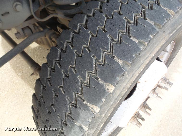 image for item DA3806 2008 Ford F550 service truck with crane