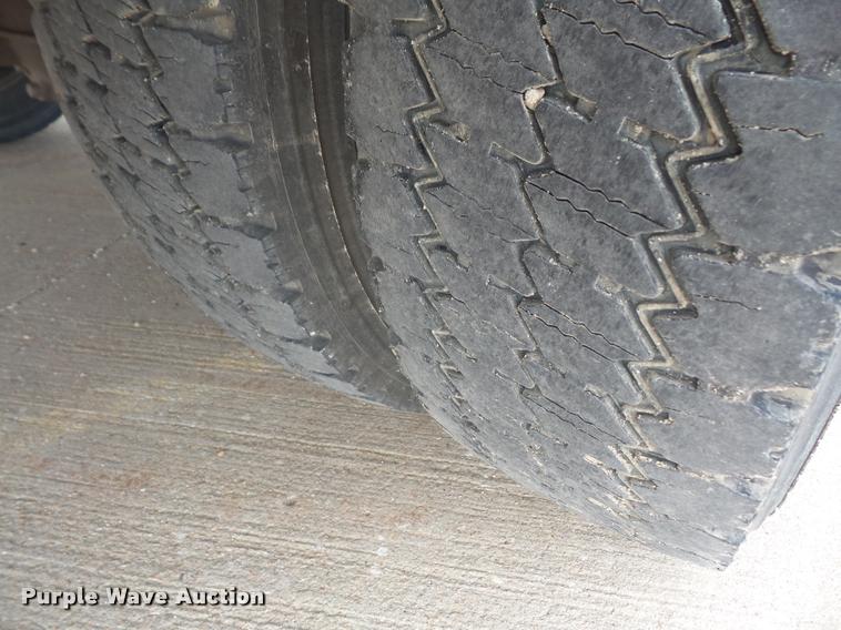 image for item DA3806 2008 Ford F550 service truck with crane