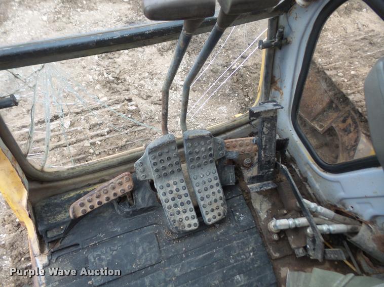 image for item DA3830 1993 John Deere 490E excavator