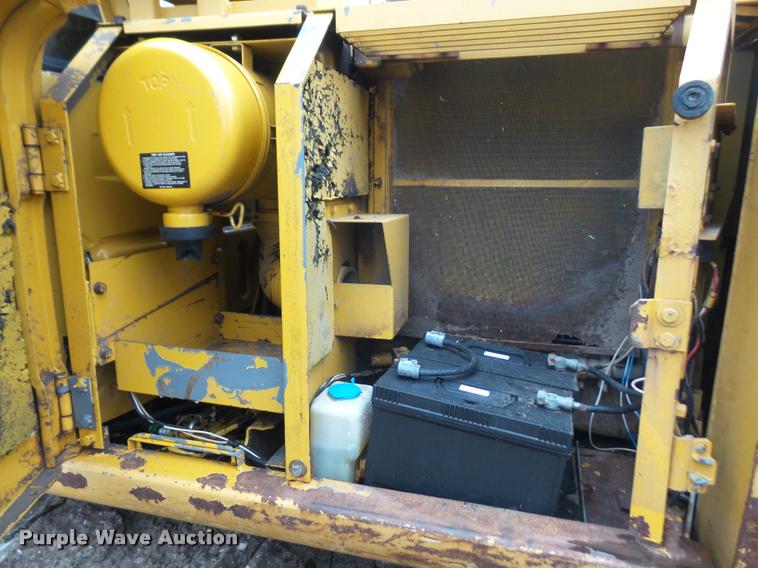 image for item DA3830 1993 John Deere 490E excavator