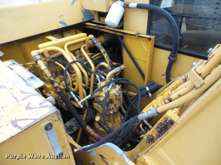 image for item DA3830 1993 John Deere 490E excavator