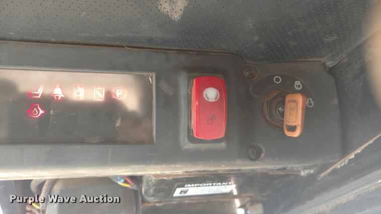 image for item DA4364 2008 John Deere CT332 skid steer