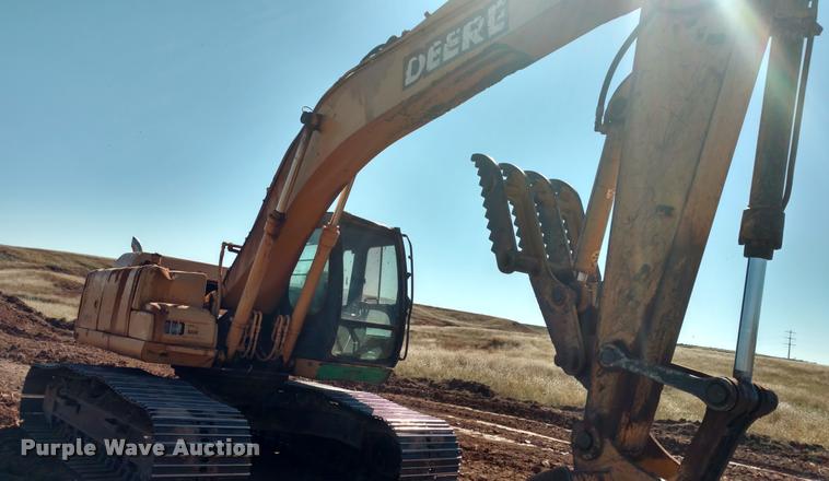 image for item DA4367 2003 John Deere 200C LC excavator