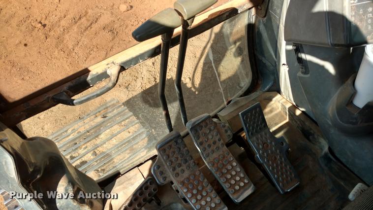 image for item DA4367 2003 John Deere 200C LC excavator