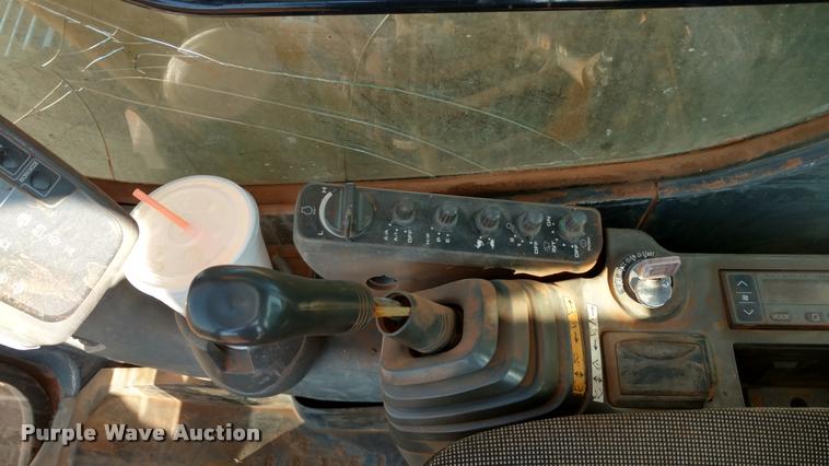 image for item DA4367 2003 John Deere 200C LC excavator