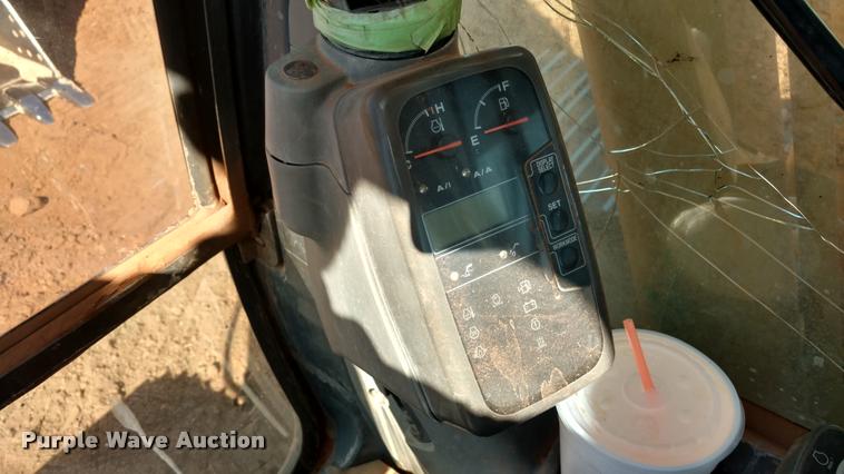 image for item DA4367 2003 John Deere 200C LC excavator