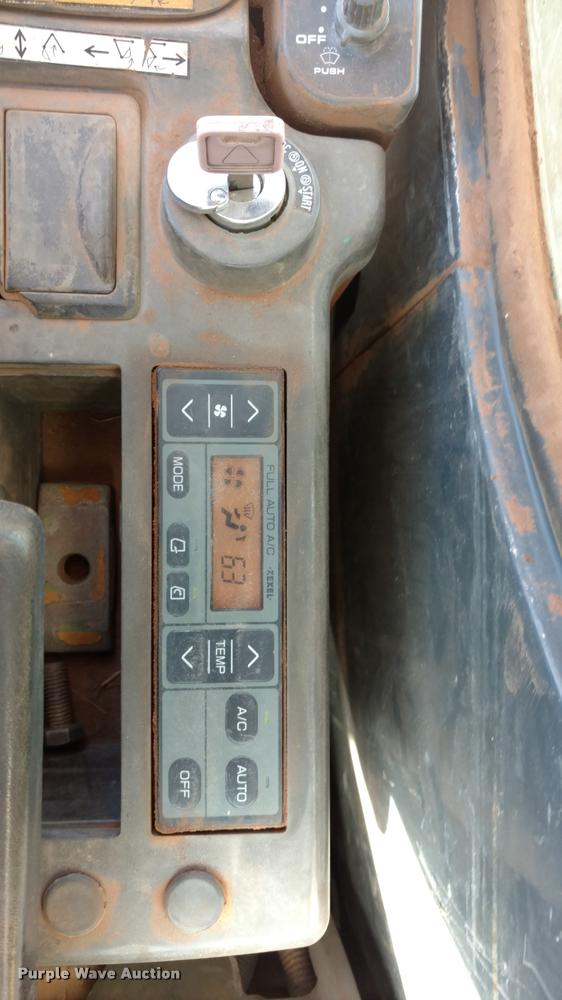 image for item DA4367 2003 John Deere 200C LC excavator