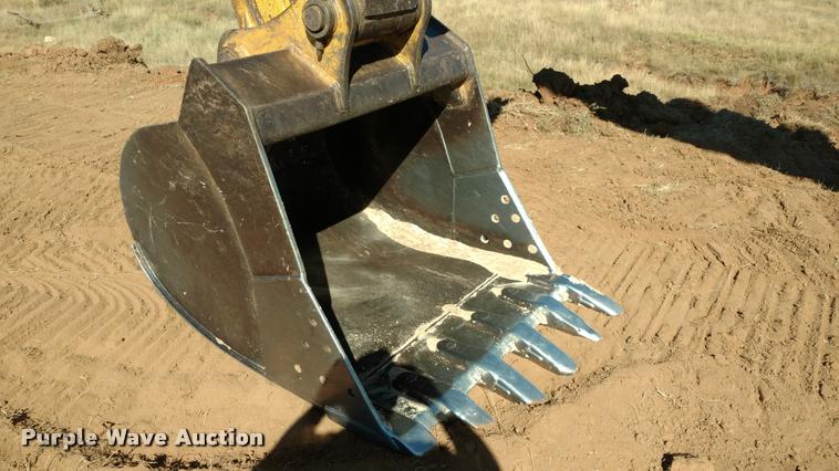 image for item DA4367 2003 John Deere 200C LC excavator