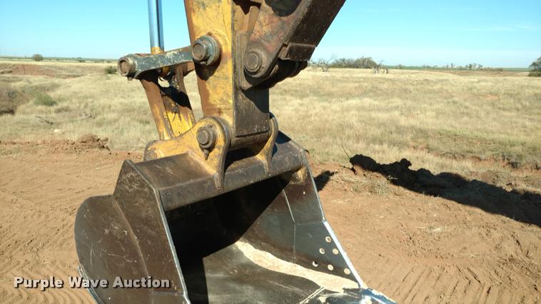 image for item DA4367 2003 John Deere 200C LC excavator