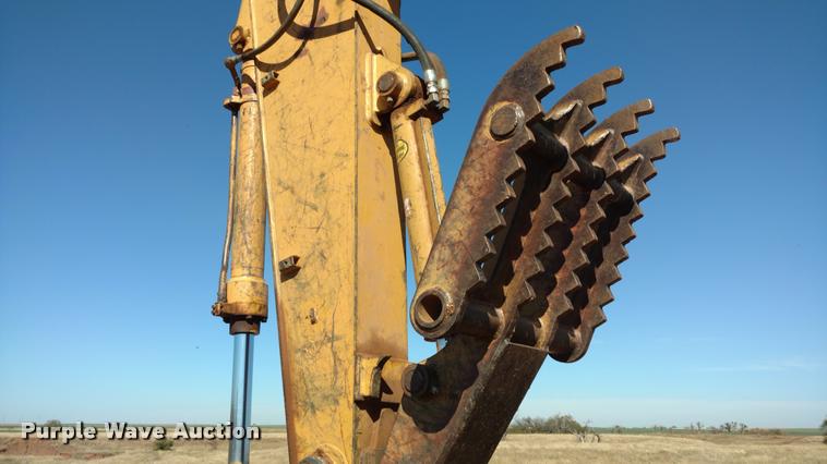 image for item DA4367 2003 John Deere 200C LC excavator