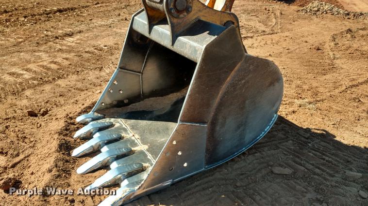 image for item DA4367 2003 John Deere 200C LC excavator