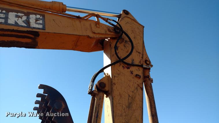 image for item DA4367 2003 John Deere 200C LC excavator